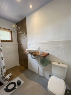 Casa com 02 dormitórios para locação em Lomba Grande 