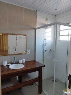 Casa com 03 dormitórios no Centro 