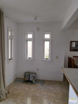 Casa com 03 dormitórios no Centro 