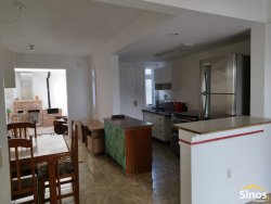 Casa com 03 dormitórios no Centro 