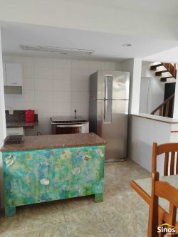 Casa com 03 dormitórios no Centro 