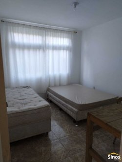 Casa com 03 dormitórios no Centro 