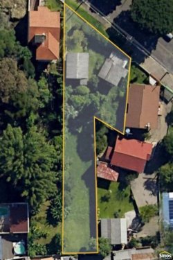 Terreno com construção no bairro Rondônia 