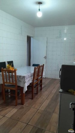 Terreno com pavilhão e sobrado no bairro Lomba Grande 