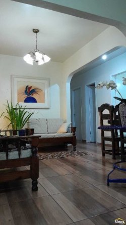 Terreno com pavilhão e sobrado no bairro Lomba Grande 