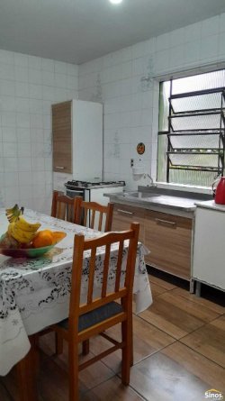 Terreno com pavilhão e sobrado no bairro Lomba Grande 