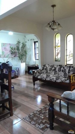 Terreno com pavilhão e sobrado no bairro Lomba Grande 