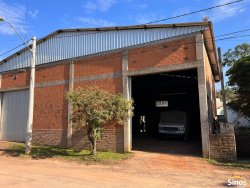 Terreno com pavilhão e sobrado no bairro Lomba Grande 