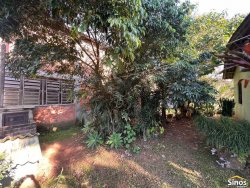 Terreno com pavilhão e sobrado no bairro Lomba Grande 