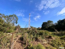 Terreno com pavilhão e sobrado no bairro Lomba Grande 