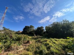 Terreno com pavilhão e sobrado no bairro Lomba Grande 