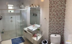Terreno com pavilhão e sobrado no bairro Lomba Grande 
