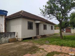 Terreno com chalé no bairro São Miguel 
