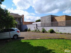 Casa com 03 dormitórios no bairro Jardim Mauá  