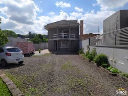 Casa com 03 dormitórios no bairro Jardim Mauá  