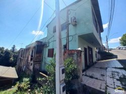 Terreno com construção no bairro Vila Nova 