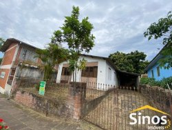 Terreno com construção no bairro Vila Nova 