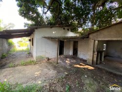 Terreno com construção no bairro Vila Nova 