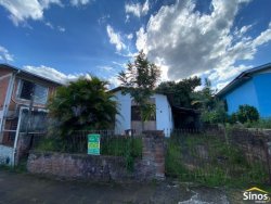 Terreno com construção no bairro Vila Nova 