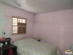 Terreno com 02 casas no bairro Lomba Grande 