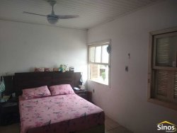 Terreno com 02 casas no bairro Lomba Grande 