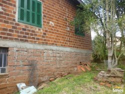 Casa com 02 dormitórios no bairro Lomba Grande 