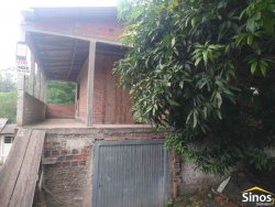 Sobrado com 05 dormitórios no bairro Lomba Grande  