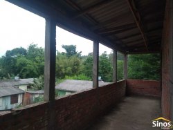 Sobrado com 05 dormitórios no bairro Lomba Grande  