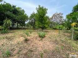 Terreno de esquina com 303m² no bairro Lomba Grande  