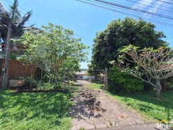 Casa com 02 dormitórios no bairro Ideal 