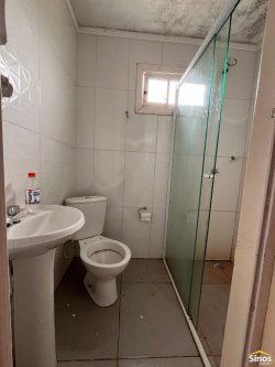 Casa com 02 dormitórios na área central de Lomba Grande 
