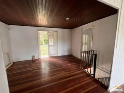 Casa com 02 dormitórios na área central de Lomba Grande 