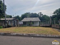 Casa com 02 dormitórios no Bairro Rondônia 