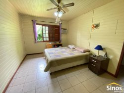 Casa com 03 dormitórios no bairro Lomba Grande 