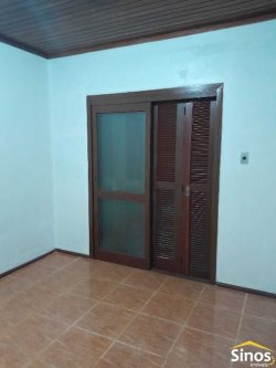 Casa com 03 dormitórios no bairro Feitoria 