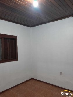 Casa com 03 dormitórios no bairro Feitoria 
