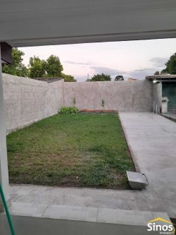 Casa com 03 dormitórios no bairro Feitoria 