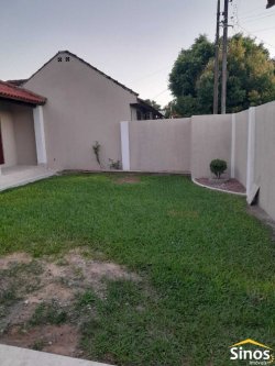 Casa com 03 dormitórios no bairro Feitoria 