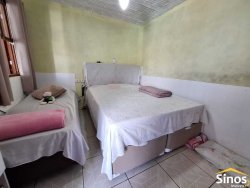 Casa com 03 dormitórios no bairro Lomba Grande 