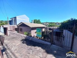 Casa com 02 dormitórios no bairro Rincão 