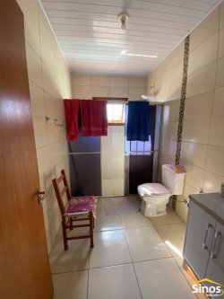 Casa com 03 dormitórios no bairro Vila Nova 