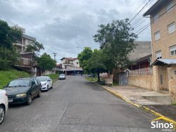 Casa com 03 dormitórios no bairro Vila Nova 