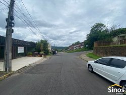 Casa com 03 dormitórios no bairro Vila Nova 