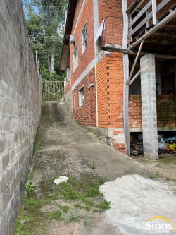 Casa com 03 dormitórios no bairro São Jorge 