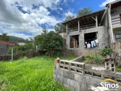 Casa com 03 dormitórios no bairro São Jorge 
