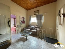 Casa com 03 dormitórios no bairro São Jorge 