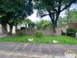 Casa com 02 dormitórios no bairro Vila Nova 