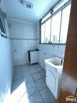 Apartamento com 03 dormitórios no bairro São José 