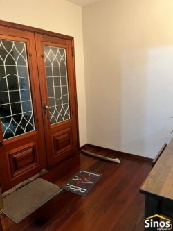 Casa com 03 dormitórios no bairro Vila Nova 