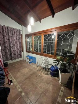 Casa com 03 dormitórios no bairro Vila Nova 